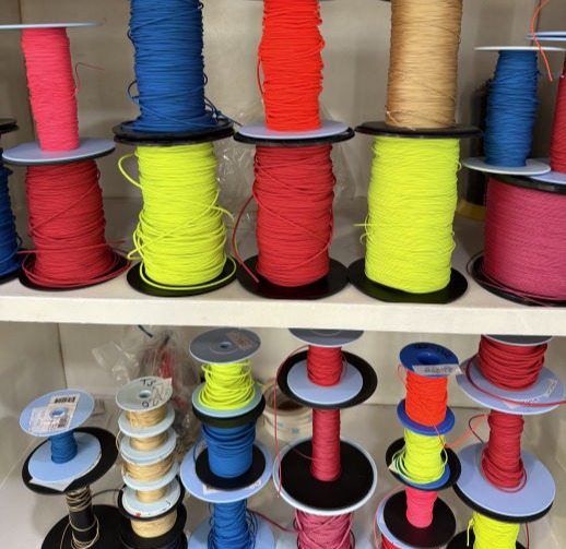 Paraglider lines in different colours